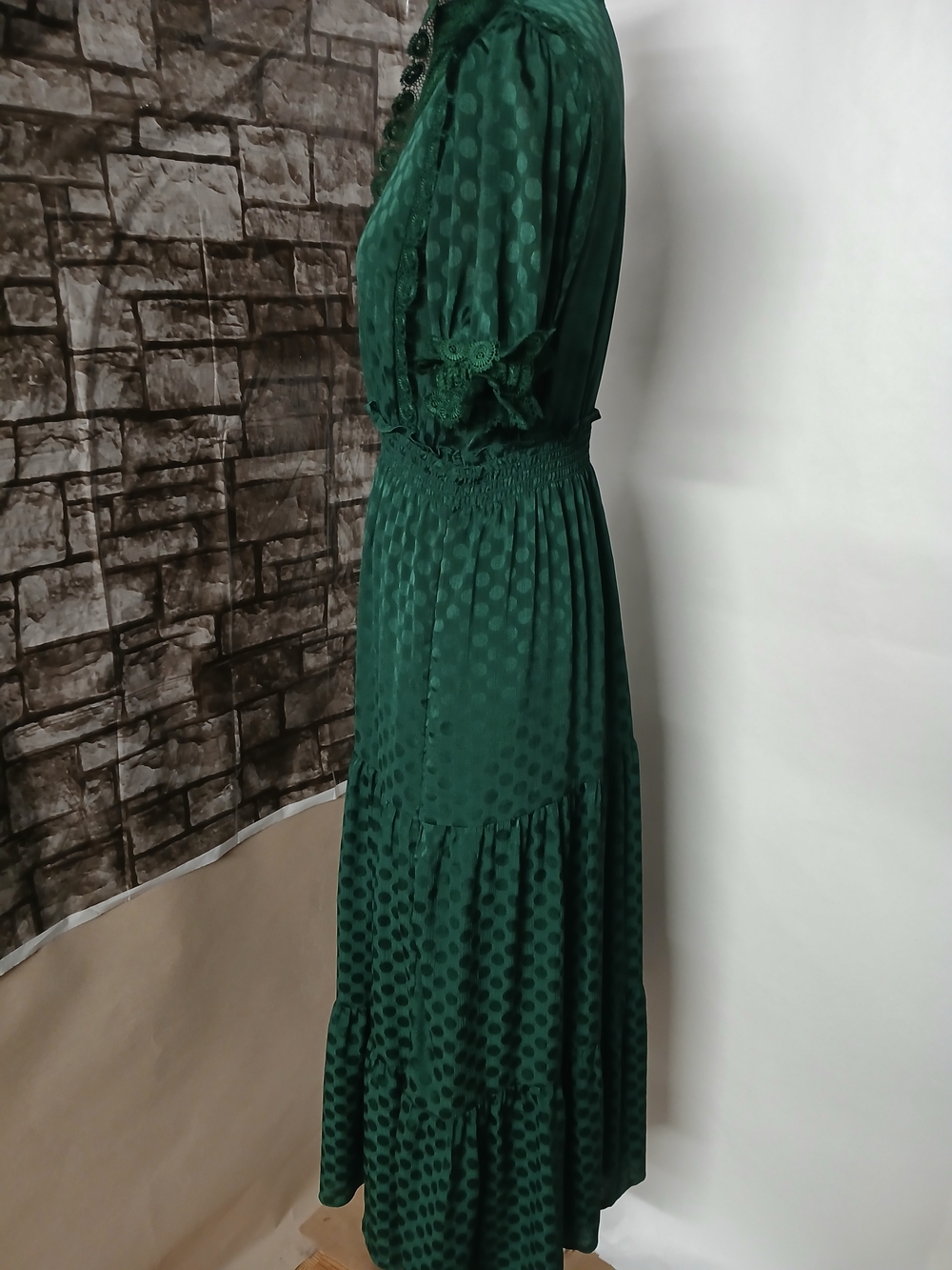 Max Studio Emerald Green Textured Maxi Dress with Lace Trim - Picture 4 of 9